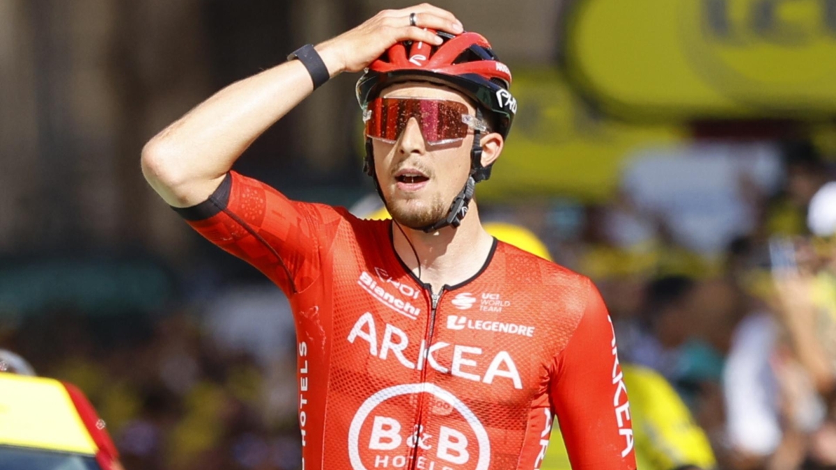 Kevin Vauquelin celebra la victoria en la segunda etapa del Tour de Francia.