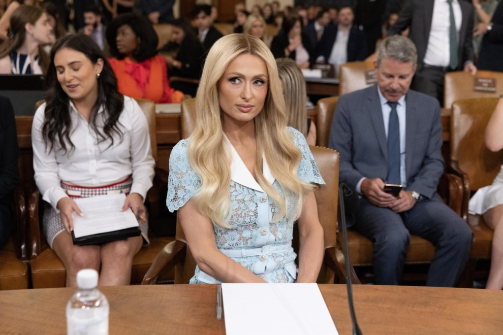 La celebrity y empresaria Paris Hilton comparece en el Congreso de los Estados Unidos.