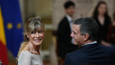 Sánchez cancela su agenda y su viaje a Bruselas para la cumbre europea tras el fallecimiento de su suegro