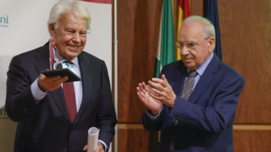 Felipe González praises the far-right Meloni: she is giving "Stability" to Italy