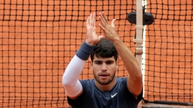 Carlos Alcaraz pasa a cuartos de Roland Garros tras arrasar a Aliassime