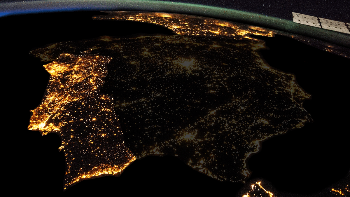 Montaje de un posible apagón en España