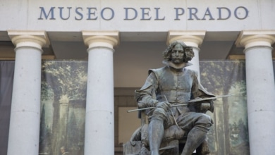 Cara a cara con Velázquez: los vigilantes del Prado exponen sus propias obras en el museo