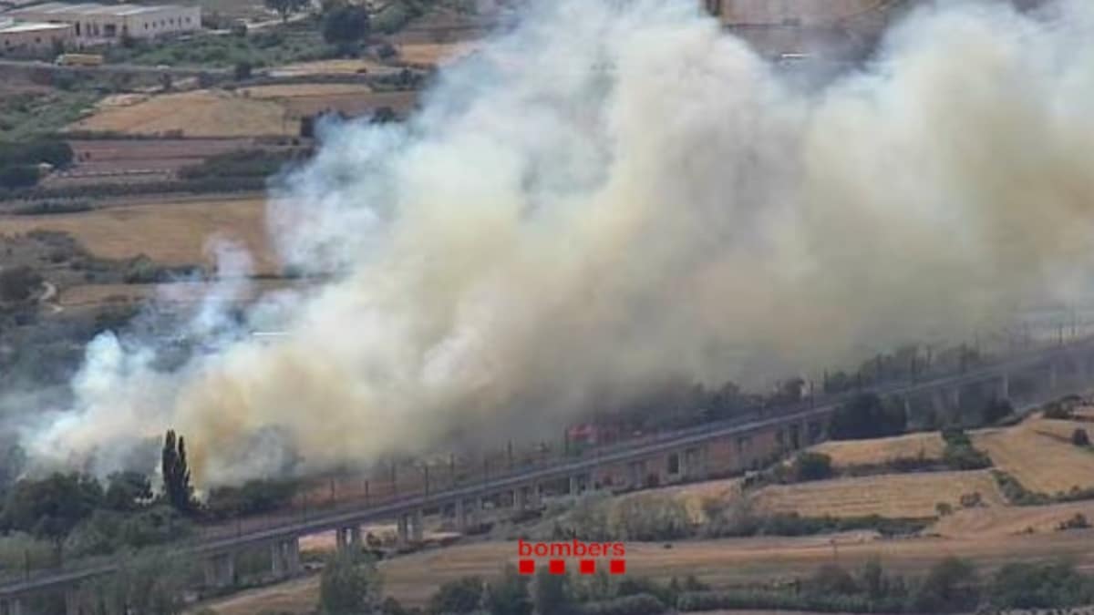 Estabilizado el incendio de Tarragona que ha afectado a 29 trenes de la línea AVE Madrid-Figueres