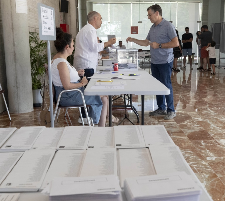 La participación a las 18.00 horas baja 11 puntos respecto a 2019 y se sitúa en el 38,3%