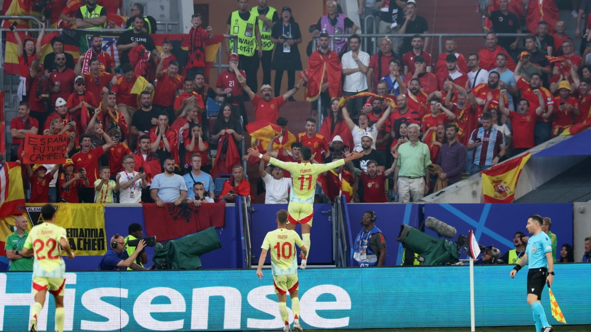 Ferrán Torres celebra su gol a Albania