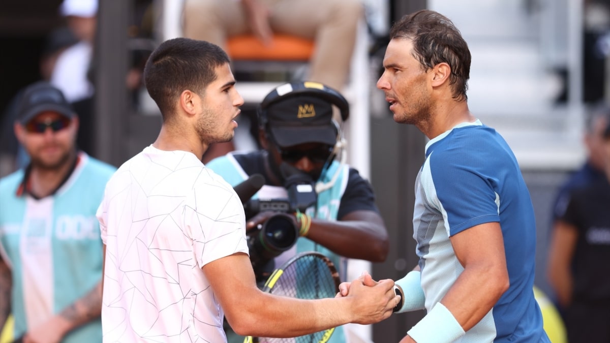 Carlos Alcaraz y Rafa Nadal tras un partido en el Mutua Madrid Open de 2022