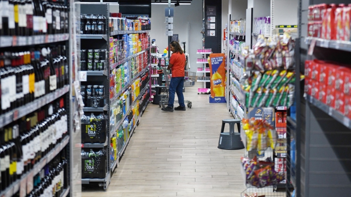 Se busca cajero: los supermercados no encuentran personal para sus tiendas