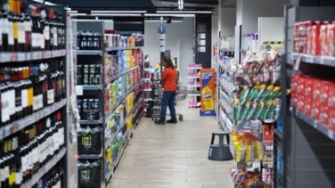 Se busca cajero: los supermercados no encuentran personal para sus tiendas
