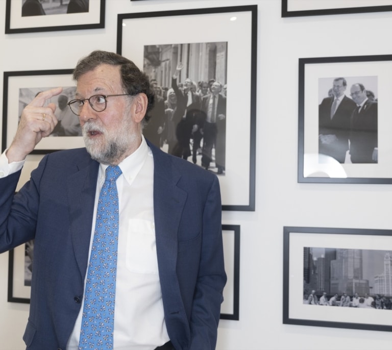 Rajoy: "¿Qué broma es ésta de que el rey Juan Carlos no puede vivir en España?"