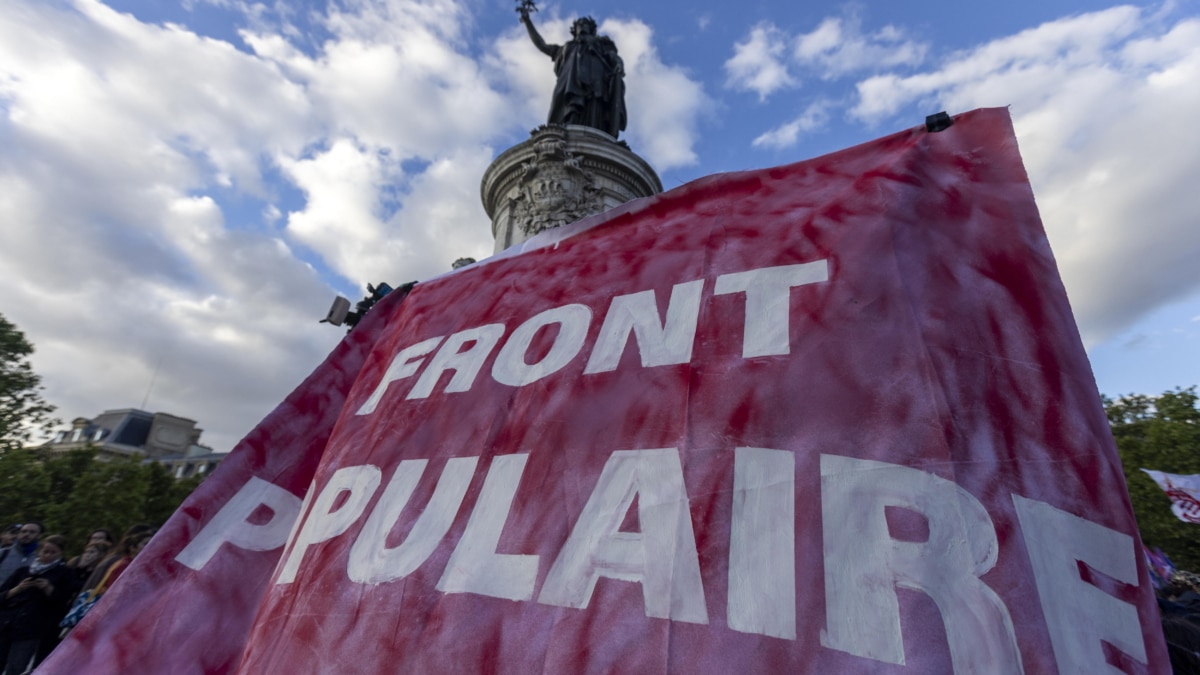Un cartel que demanda el Frente Popular en una manifestación reciente en París.