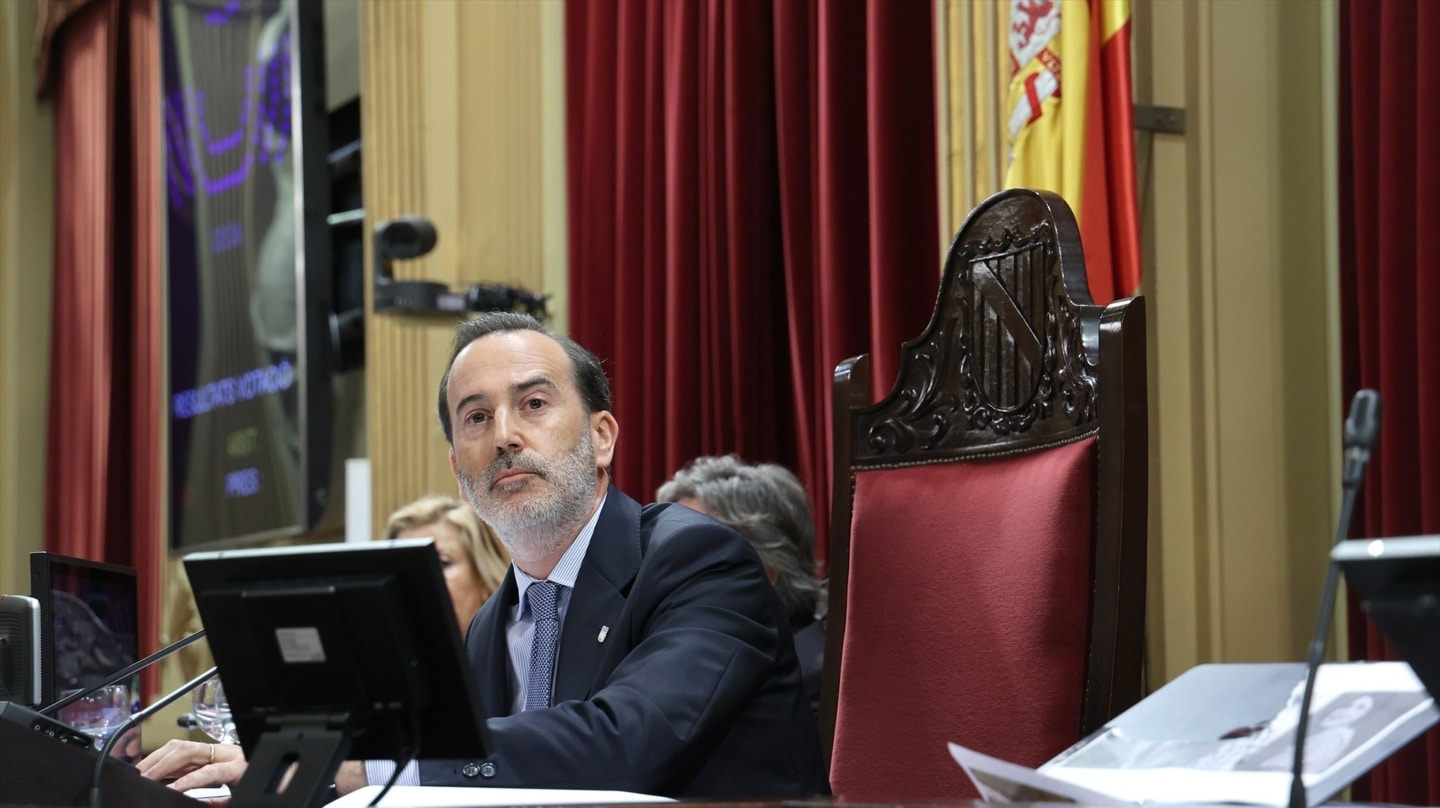 El presidente del Parlament, Gabriel Le Senne, durante la sesión plenaria que debatió iniciar la derogación de la Ley autonómica de Memoria Democrática