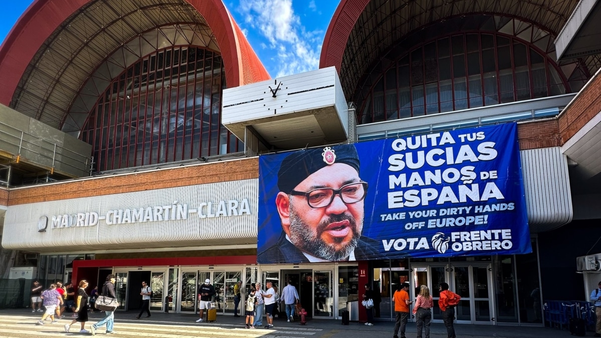 Frente Obrero vuelve a usar a Mohamed VI en campaña: "Quita tus sucias manos de España"
