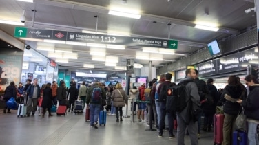 Nuevos retrasos en la salida de trenes colapsan Atocha