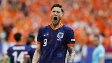 Holanda acaba con la resistencia de Polonia con un gol del enemigo de Messi