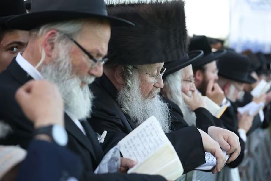 Los judíos ultraortodoxos creen y estudian permanentemente La Torá