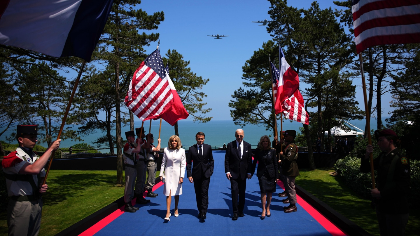 De izda a dcha, Brigitte y Emmanuel Macron, Joe Biden y su esposa Jill, en Normandía.