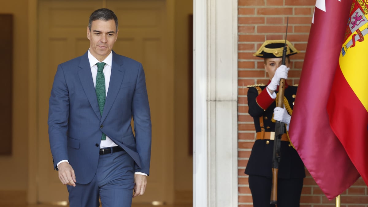 El presidente del Gobierno español, Pedro Sánchez, se dispone a recibir al primer ministro y ministro de exteriores del Estado de Catar