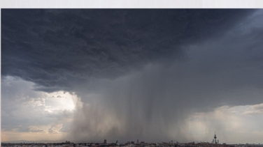 Qué es un reventón húmedo: el fenómeno que provocó lluvias abundantes y repentinas en Madrid