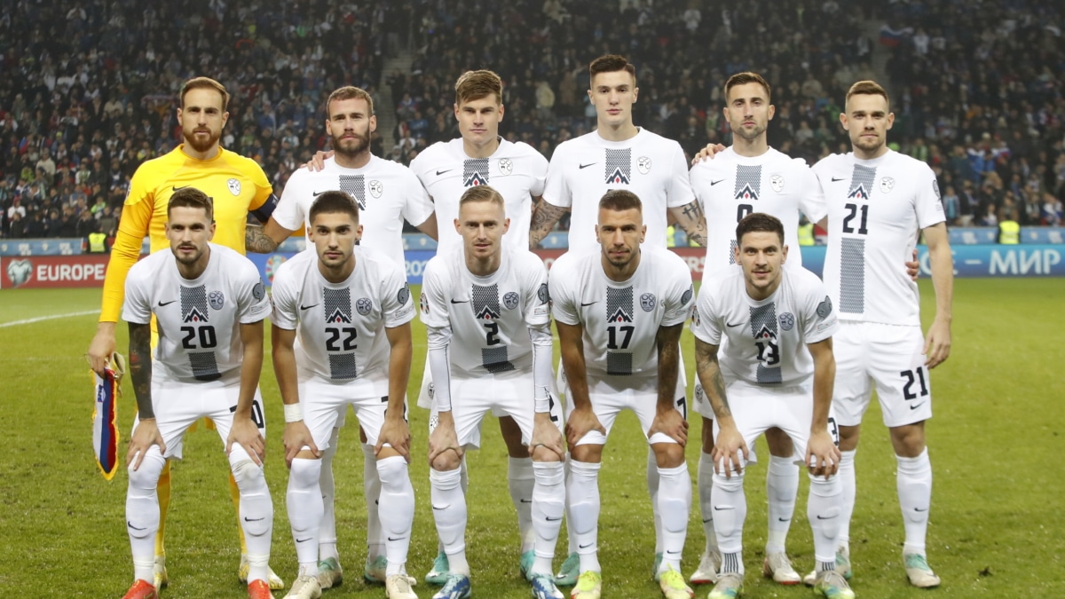 La selección de Eslovenia en un partido de clasificación para la Eurocopa 2024