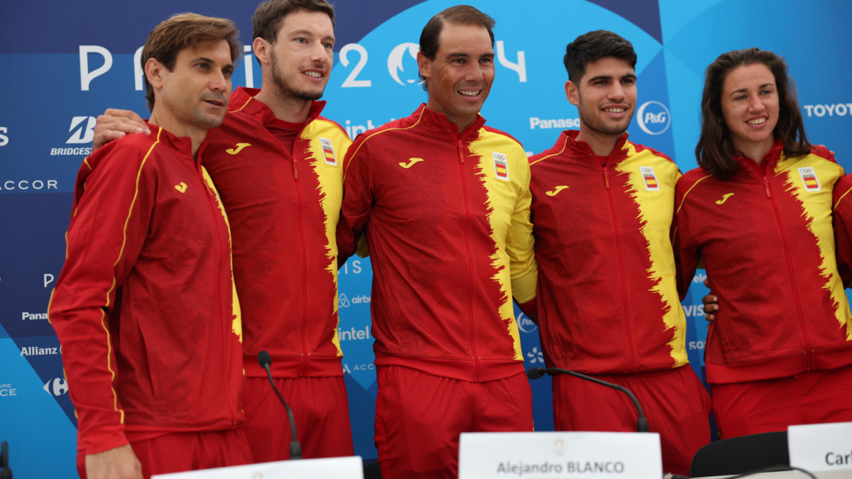 Los integrantes del equipo olímpico español de tenis David Ferrer, Pablo Carreño, Rafa Nadal, Carlos Alcaraz y Sara Sorribes