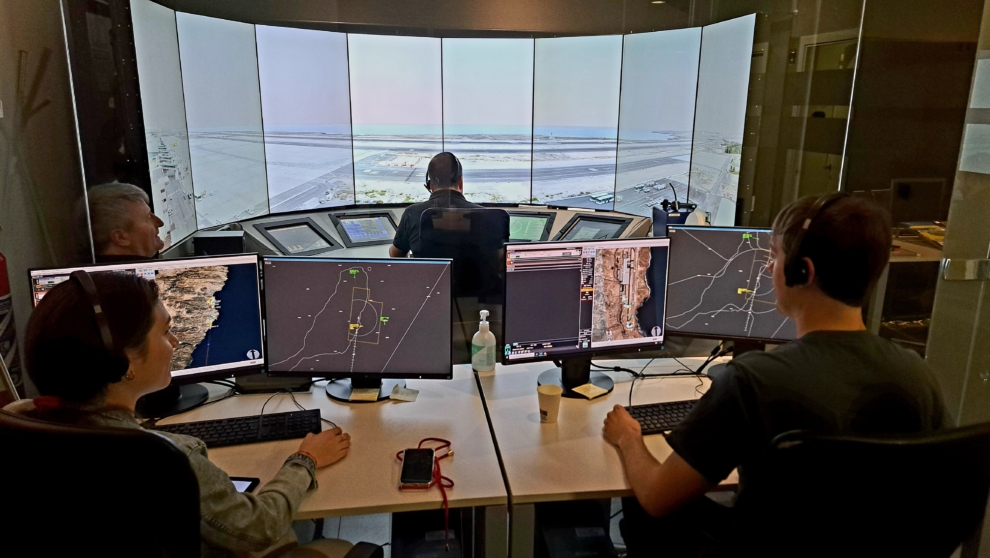 Sala de simulación en el centro de formación de controladores de Saerco en Madrid.