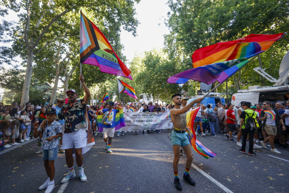 Participantes en la manifestación del Orgullo que bajo el lema 'Educación, derechos y paz: Orgullo que transforma' este sábado las calles de Madrid