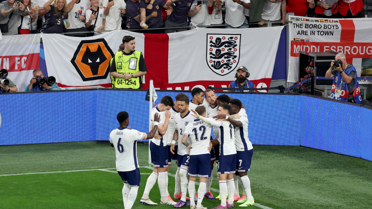 Inglaterra celebra un gol en la semifinal con Holanda