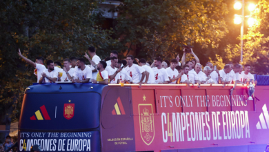 Los jugadores se arrancan a cantar el "¡Gibraltar es español!" en plena celebración