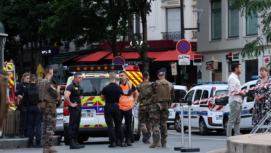 Un muerto y varios heridos graves tras embestir un coche una terraza en París