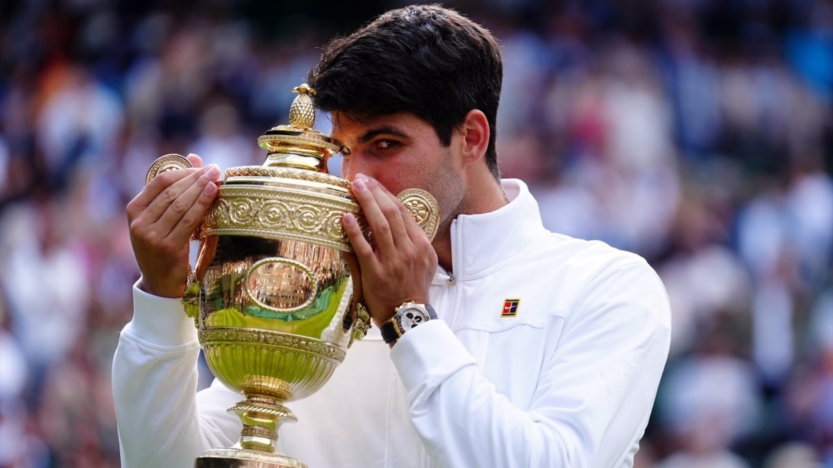 Wimbledon es el Grand Slam que más dinero reparte. Carlos Alcaraz ya se hizo con el título en 2023.