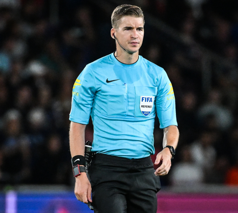 François Letexier, el árbitro de la final de la Eurocopa que es más joven que Jesús Navas