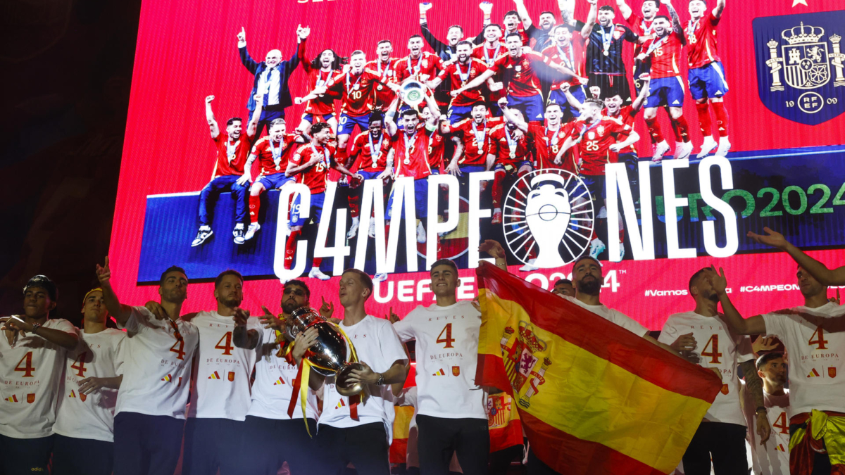 Los jugadores de la selección española durante la celebración este lunes en Cibeles del título de campeones de la Eurocopa