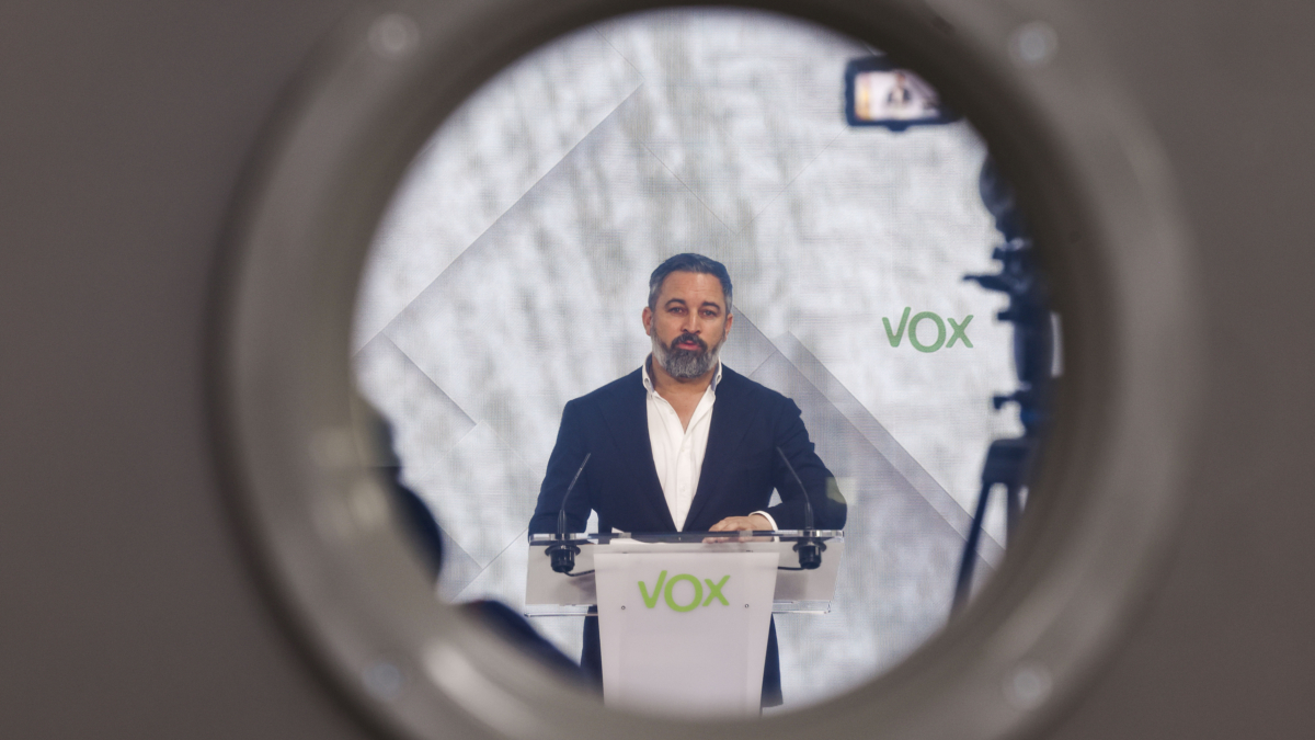 El líder de Vox, Santiago Abascal, en la rueda de prensa que ha concedido este lunes en la sede nacional de Madrid