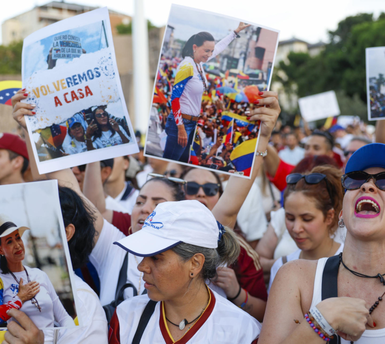 Miles de personas se concentran en Madrid por el cambio en Venezuela