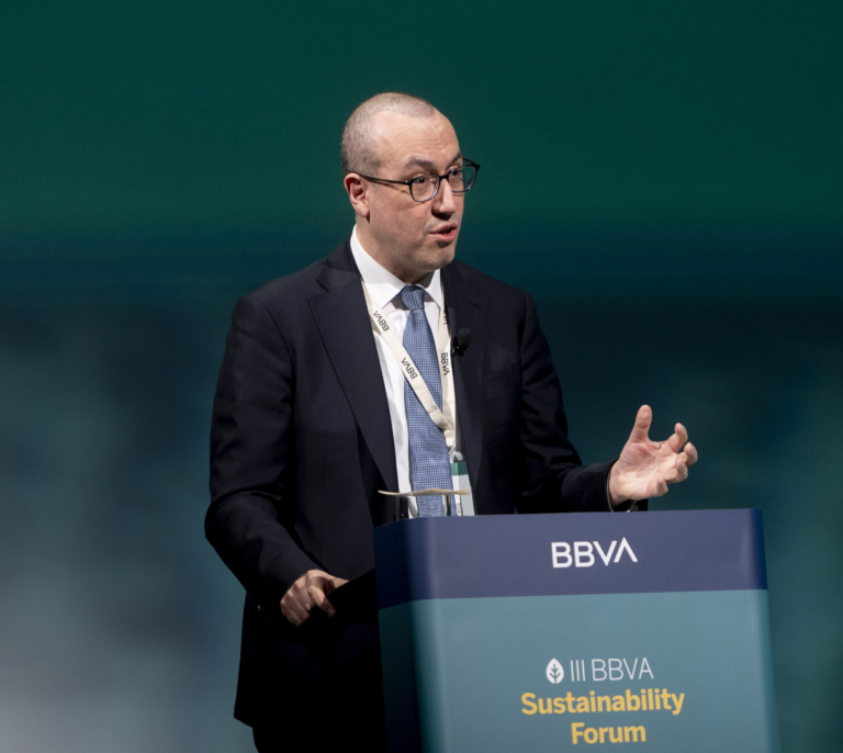 BBVA reorganiza su área de clientes en empresas y particulares y crea la de bancos digitales