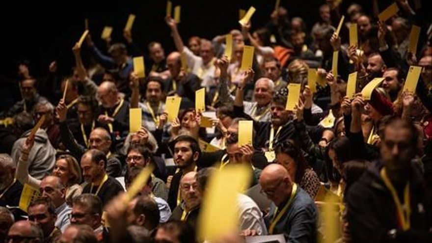 La batalla por el 'sí' de las bases de ERC a la investidura de Illa