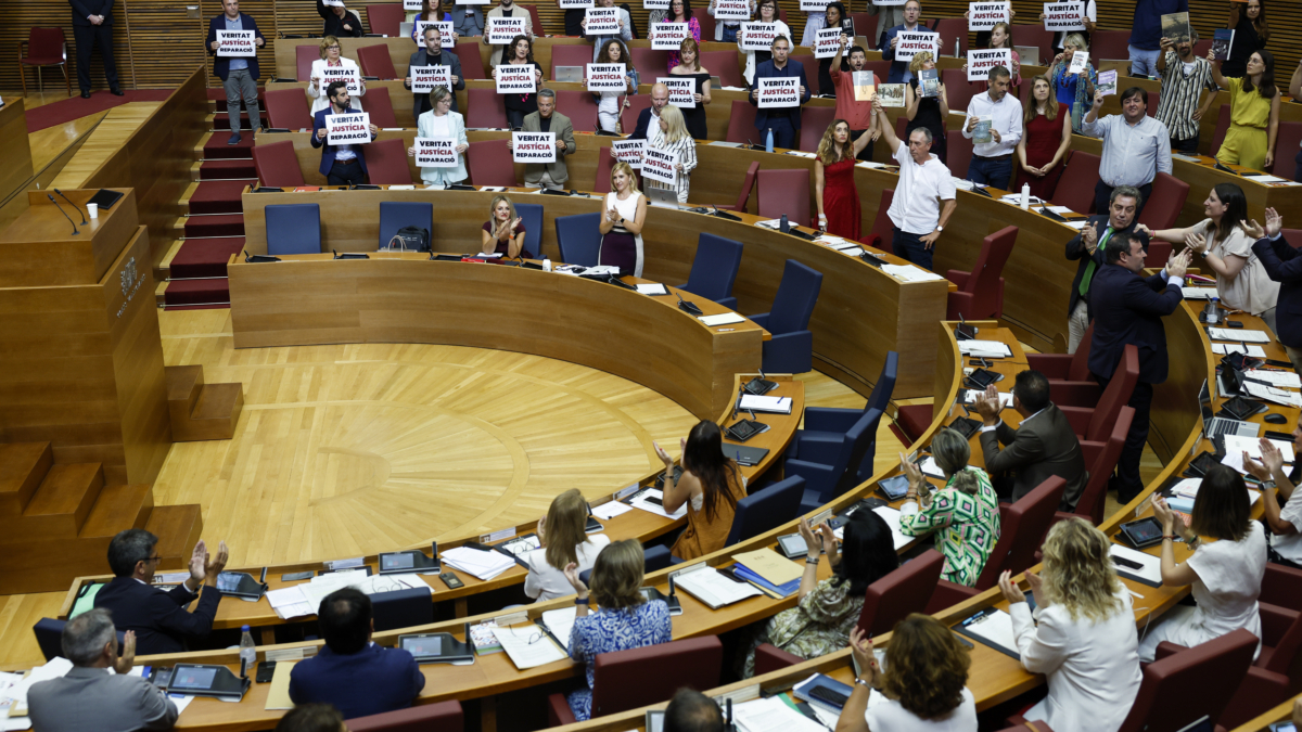 Vista general del pleno de Les Corts Valencianes que ha aprobado con los votos del PP y Vox la denominada Ley de Concordia