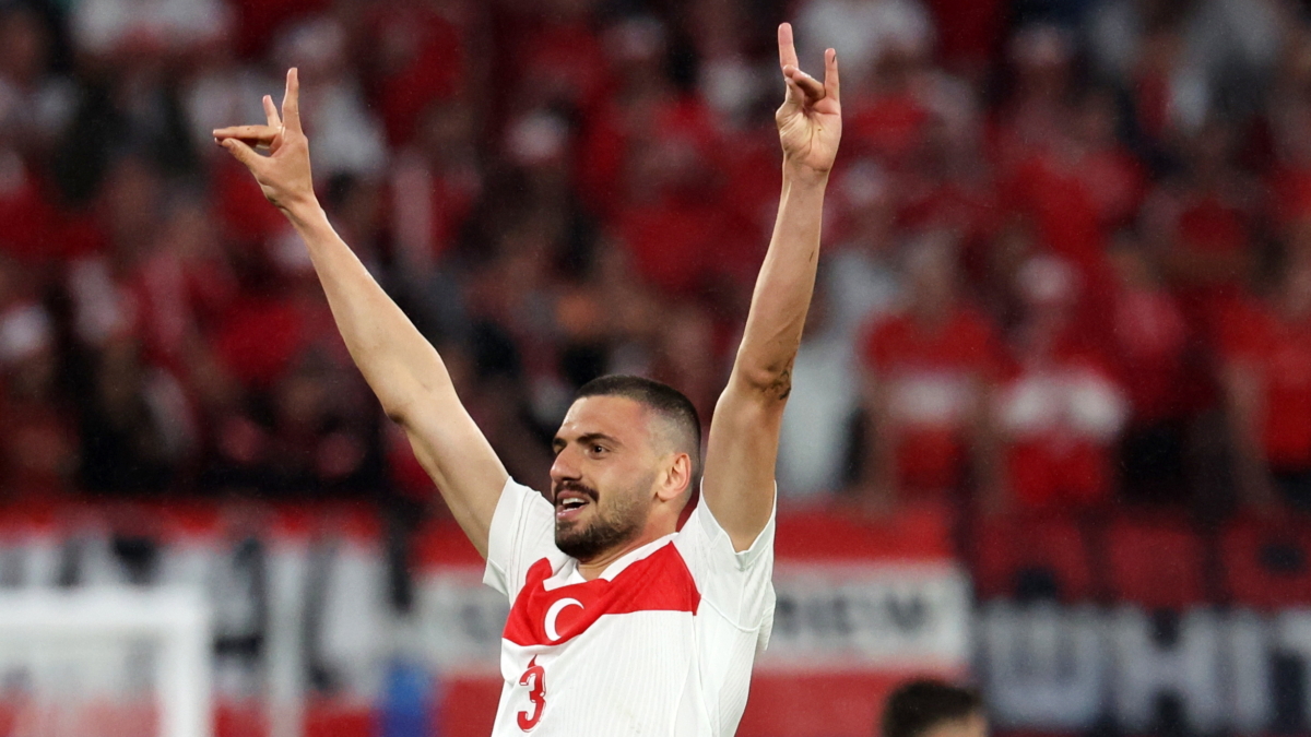 Merih Demiral celebra su segundo gol a Austria en los octavos de final de la Eurocopa