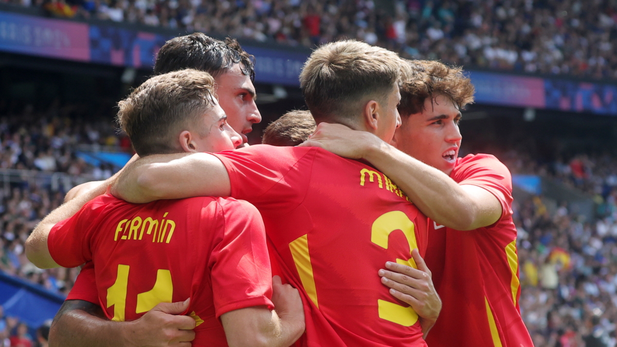 La selección olímpica de España celebra un gol Uzbekistán