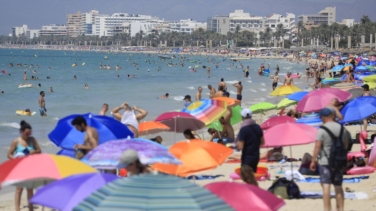 La actividad turística en España moderará su crecimiento este verano