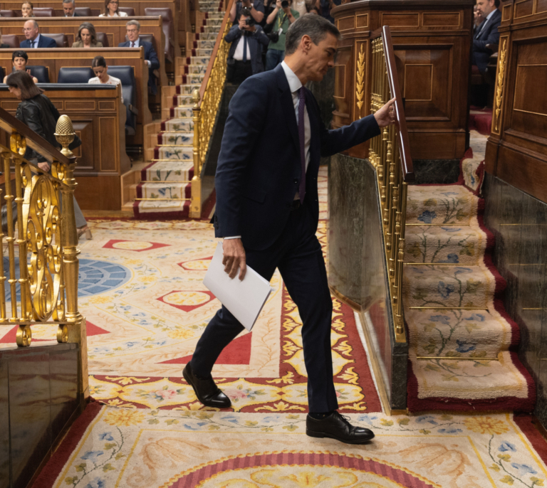 Sánchez intenta recobrar el pulso con un plan de regeneración por definir y con la legislatura y Cataluña en el aire