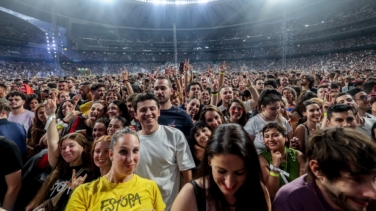 El 80% de los españoles se considera feliz, según el CIS