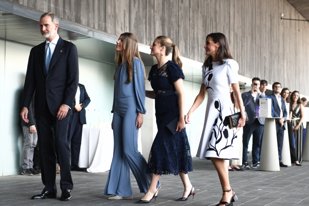 El rey Felipe VI; la infanta Sofía; la princesa Leonor y la reina Letizia a su llegada al Palacio de Congresos Costa Brava.