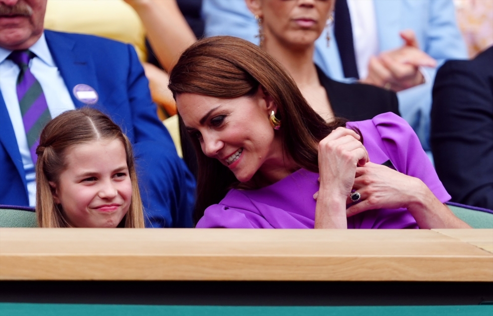 La princesa Kate con su hija Charlotte, viendo el partido de tenis de Carlos Alcaraz contra Djokovic en Wimbledon. 