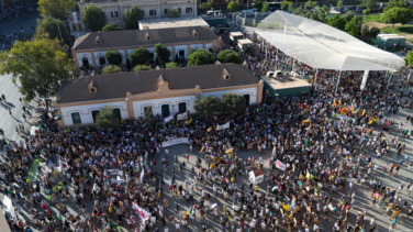 Miles de personas se manifiestan en Palma de Mallorca contra la masificación turística