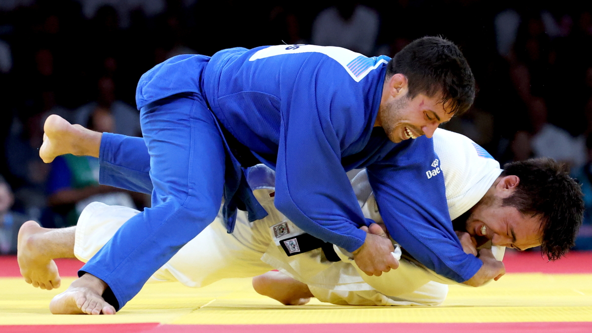 Francisco Garrigos (azul) en el combate que le da su primera medalla de bronce en unos Juegos Olímpicos