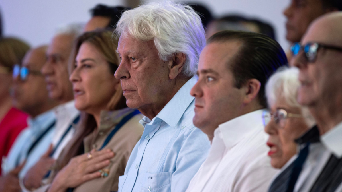 El expresidente del Gobierno Felipe González, este sábado en República Dominicana, junto al presidente del Partido Revolucionario Moderno, José Ignacio Paliza.