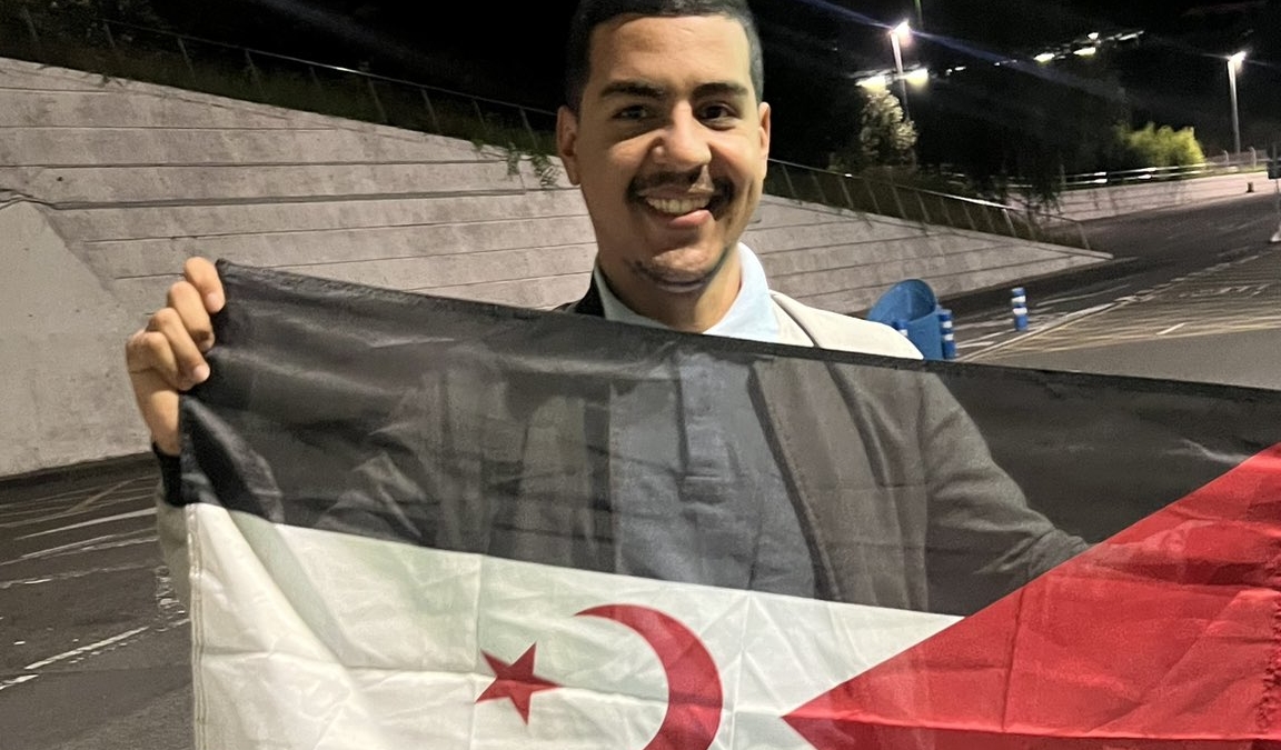 El joven saharaui evita la deportación a Marruecos y abandona el aeropuerto de Bilbao