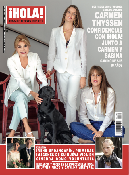 Carmen y Sabina posan con su madre y su perro en su última portada juntas. 